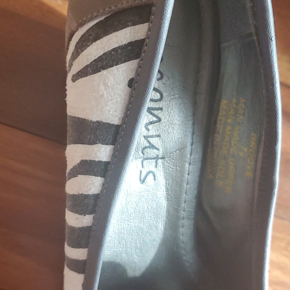 Shoes - Picture 2 of 3
